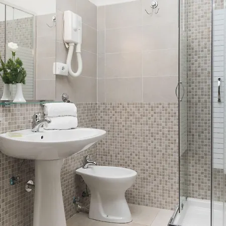 ローザ ホテル 3*